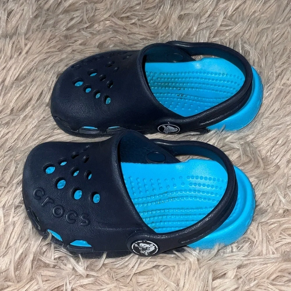 CROCS comfortable lightweight